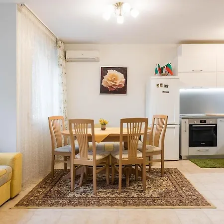 Апартаменты Bright And Relaxing Flat Near Sevastopol *