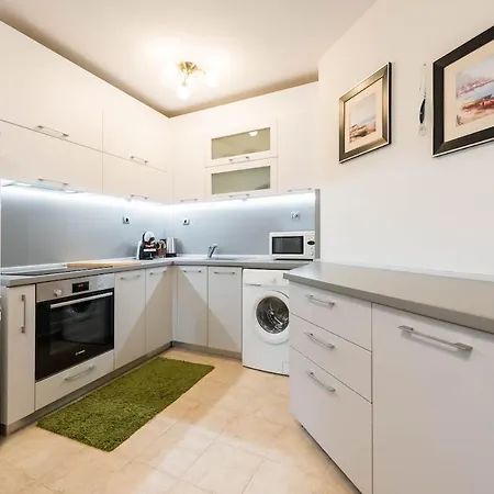 Bright And Relaxing Flat Near Sevastopol